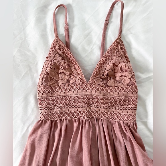 Showpo. Mauve Lace V-neck Romper Size XS - Picture 7 of 16